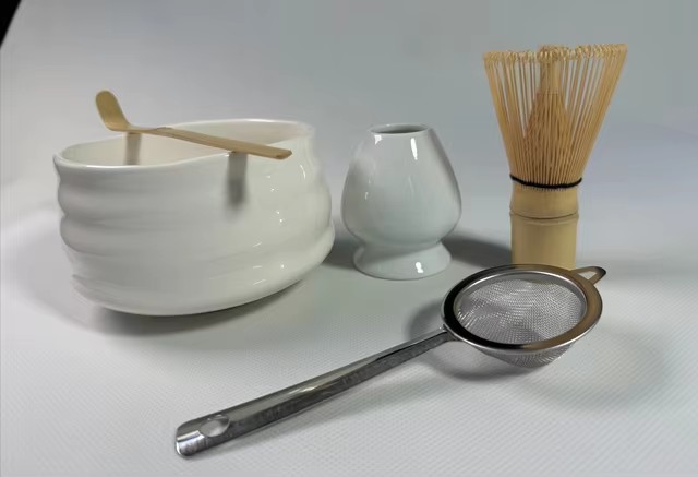 Bamboo Whisk Chasen - ชุดชงชาเขียวมัทฉะยอดนิยม พร้อมที่ตีชาแบบดั้งเดิมทำจากไม้ไผ่ 100 ซี่ ชามชาเคลือบเงา ที่ตักชา